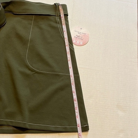 New with tags full circle trends size XL army green mini skirt with belt - Picture 7 of 7